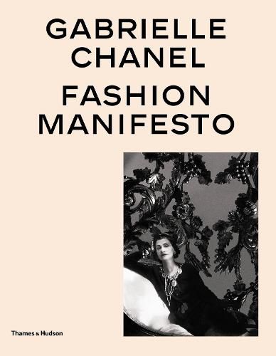 Cover image for Gabrielle Chanel: Fashion Manifesto