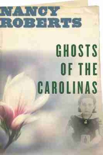 Cover image for Ghosts of the Carolinas