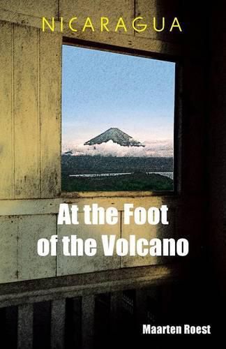 Cover image for Nicaragua At the Foot of the Volcano