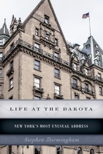 Cover image for Life at the Dakota: New York's Most Unusual Address