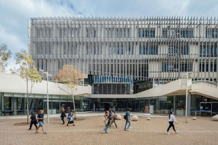 Photo of the entrance for the Glyn Davis building, for the Trent Dalton in conversation event.